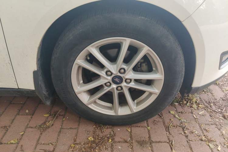 Used Ford Focus 2017 Hatchback EcoBoost 180 Automatic Elite Model Right Front Wheel Hub