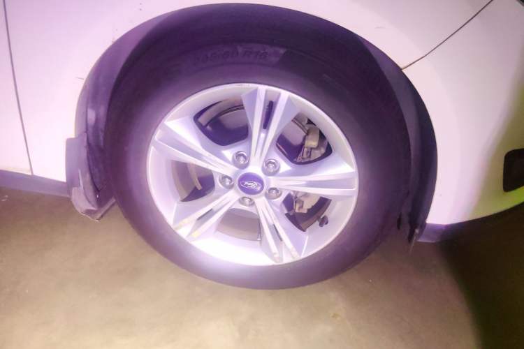 Used Ford Focus 2017 Sedan 1.6L Automatic Comfort Plus SmartDrive Edition Right Front Wheel Hub