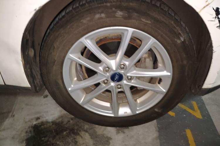 Used Ford Focus 2017 Hatchback EcoBoost 180 Automatic Elite Model Right Front Wheel Hub