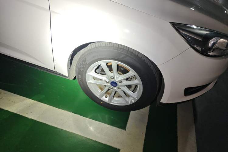 Used Ford Focus 2017 Hatchback 1.6L Manual Fashion Edition SmartDrive Version Right Front Wheel Hub
