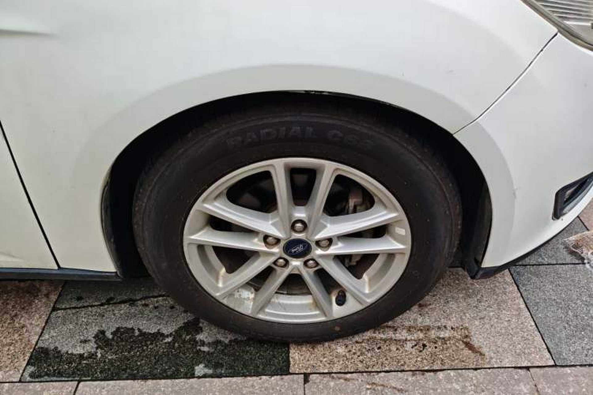 Used Ford Focus 2017 Sedan EcoBoost 125 Automatic Supreme Style SmartDrive Edition Right Front Wheel Hub