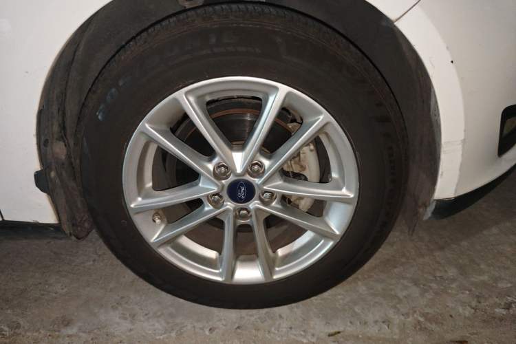 Used Ford Focus 2017 Sedan 1.6L Automatic Fashion Edition Smart Drive Version Right Front Wheel Hub