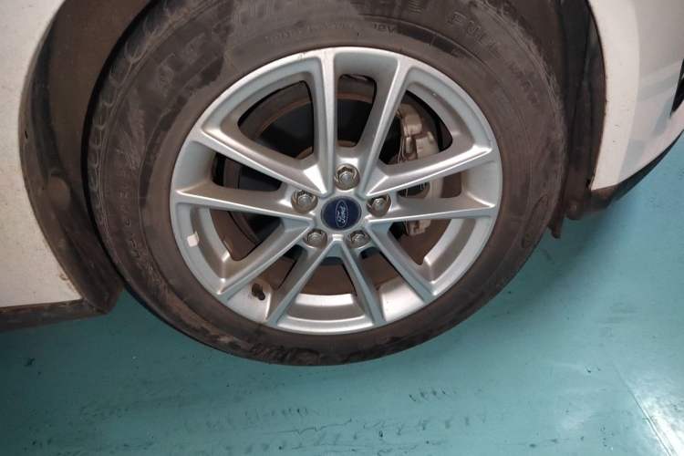 Used Ford Focus 2017 Sedan 1.6L Automatic Fashion Edition Smart Drive Version Right Front Wheel Hub