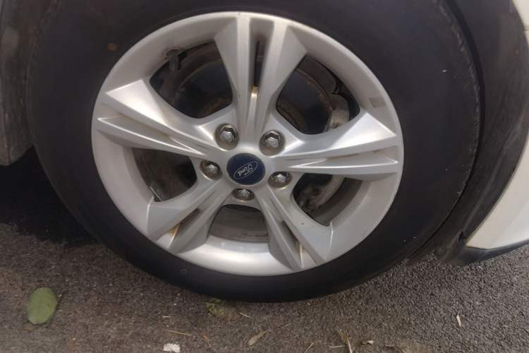 Used Ford Focus 2017 Sedan 1.6L Automatic Comfort Plus SmartDrive Edition Right Front Wheel Hub