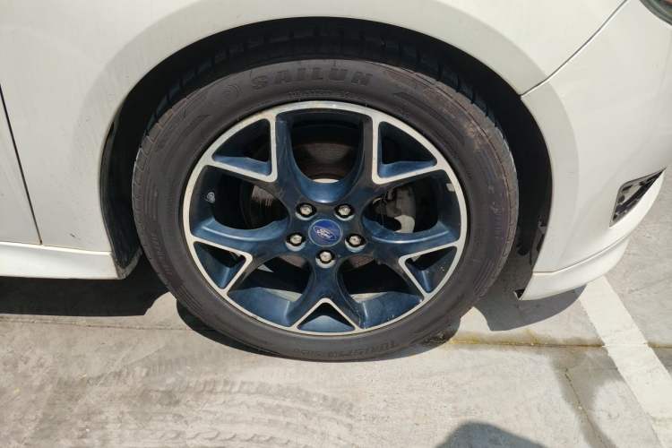 Used Ford Focus 2017 1.5T CTCC White and Black Limited Edition Right Front Wheel Hub