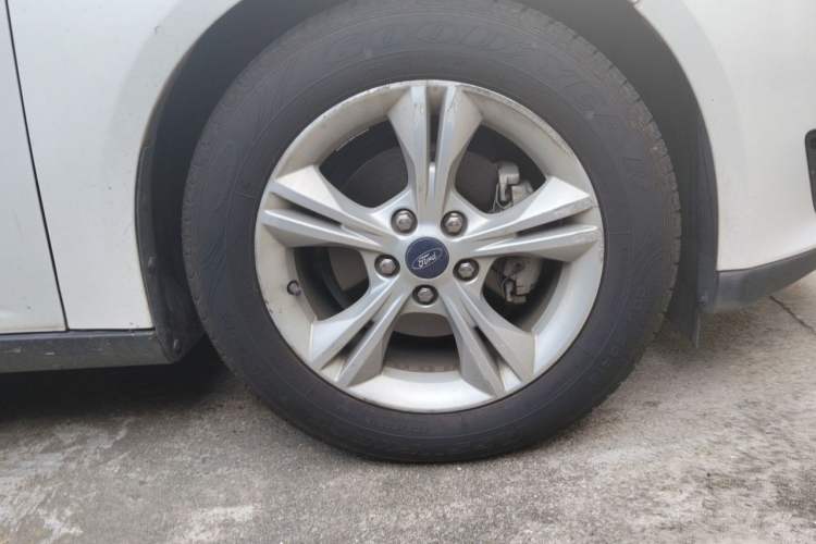 Used Ford Focus 2017 Sedan 1.6L Automatic Comfort Plus SmartDrive Edition Right Front Wheel Hub