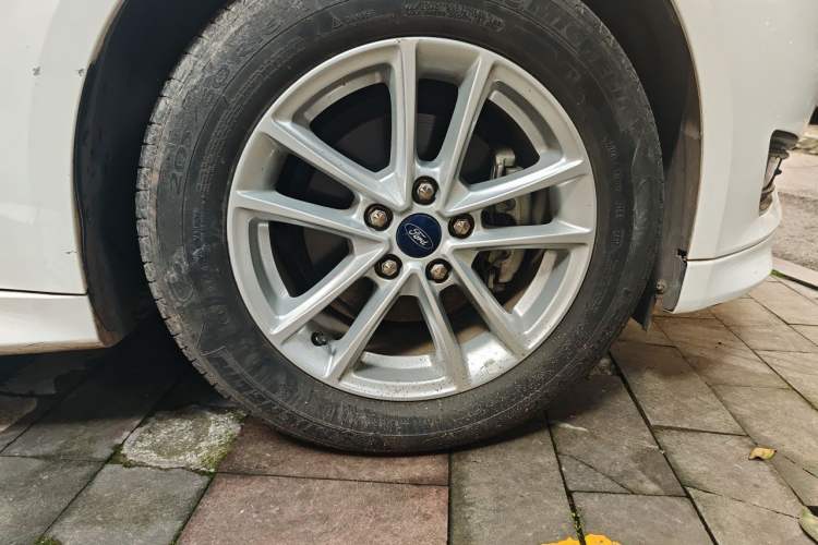 Used Ford Focus 2017 Hatchback 1.6L Automatic Fashion Edition Smart Drive Version Right Front Wheel Hub