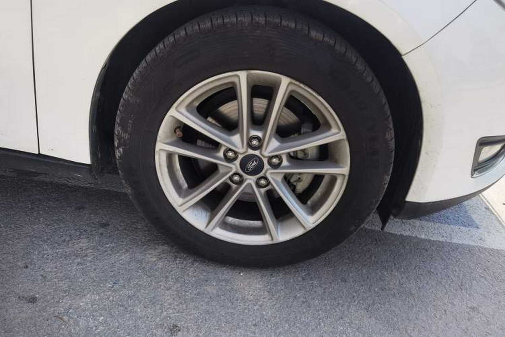 Used Ford Focus 2017 Sedan EcoBoost 180 Automatic Elite Model Right Front Wheel Hub