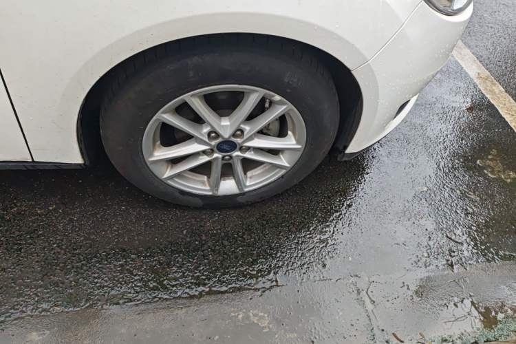 Used Ford Focus 2017 Sedan 1.6L Manual Fashion Edition Smart Drive Version Right Front Wheel Hub