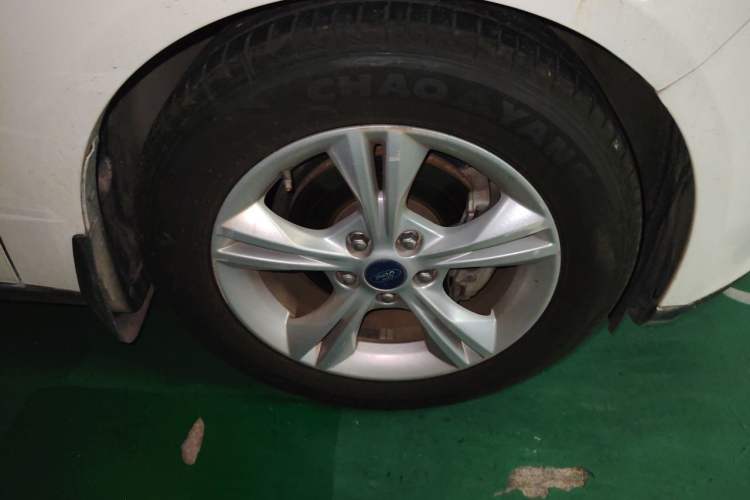 Used Ford Focus 2017 Sedan 1.6L Automatic Comfort Plus SmartDrive Edition Right Front Wheel Hub