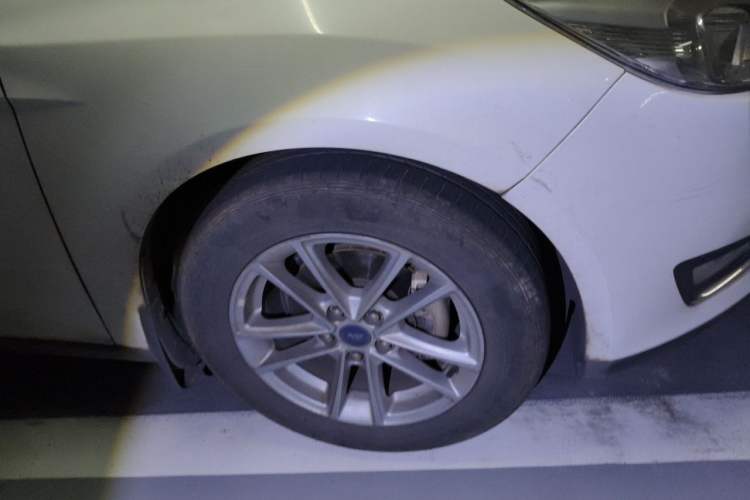 Used Ford Focus 2017 Sedan EcoBoost 180 Automatic Elite Model Right Front Wheel Hub