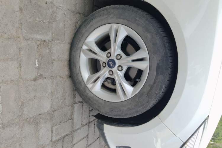Used Ford Focus 2017 Sedan 1.6L Automatic Comfort Plus SmartDrive Edition Right Front Wheel Hub
