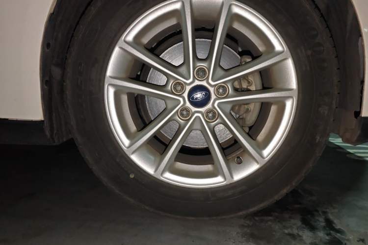 Used Ford Focus 2017 Sedan 1.6L Automatic Fashion Edition Smart Drive Version Right Front Wheel Hub