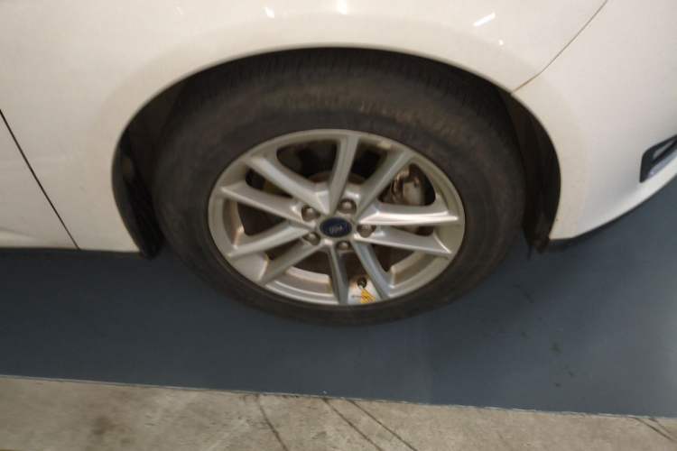 Used Ford Focus 2017 Sedan 1.6L Automatic Fashion Edition Smart Drive Version Right Front Wheel Hub