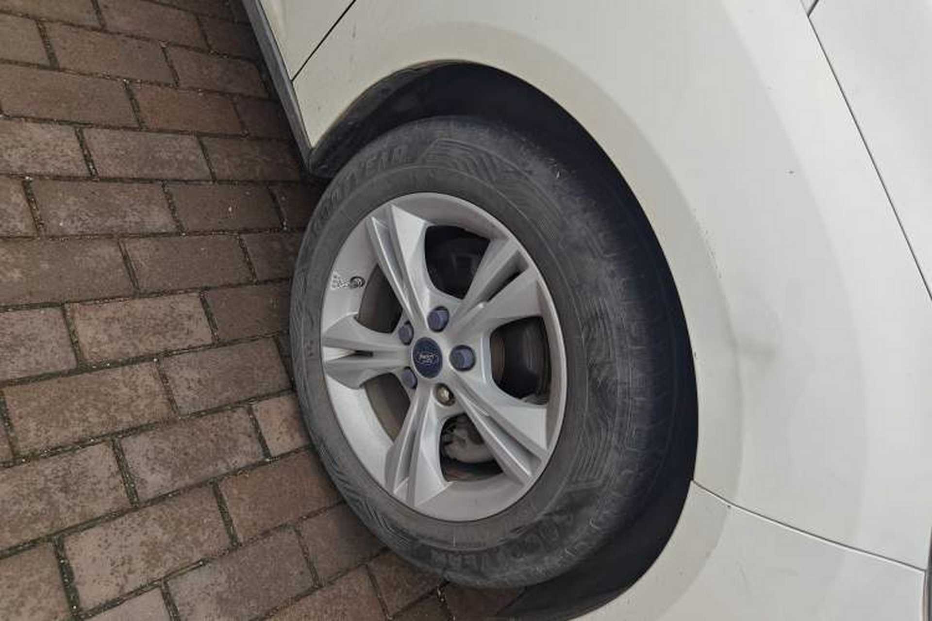 Used Ford Focus 2017 Sedan 1.6L Manual Comfort Plus SmartDrive Edition Right Front Wheel Hub
