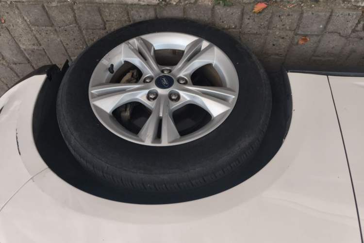 Used Ford Focus 2017 Sedan 1.6L Manual Comfort Plus SmartDrive Edition Right Front Wheel Hub