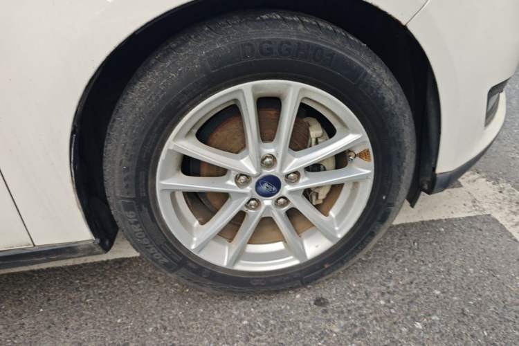 Used Ford Focus 2017 Hatchback EcoBoost 180 Automatic Elite Model Right Front Wheel Hub