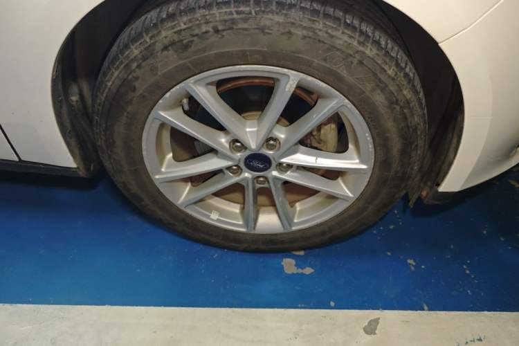 Used Ford Focus 2017 Sedan 1.6L Automatic Fashion Edition Smart Drive Version Right Front Wheel Hub