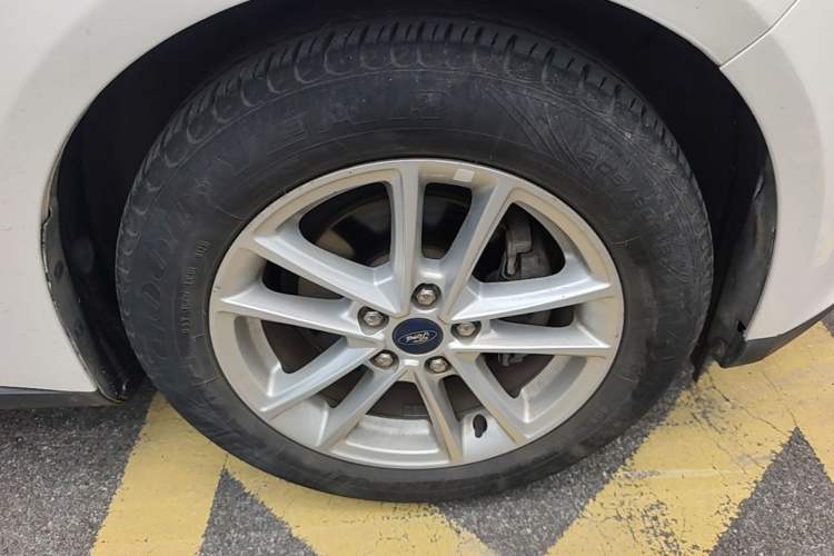 Used Ford Focus 2017 Sedan 1.6L Automatic Fashion Edition Smart Drive Version Right Front Wheel Hub