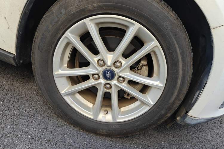 Used Ford Focus 2017 Sedan 1.6L Manual Fashion Edition Smart Drive Version Right Front Wheel Hub