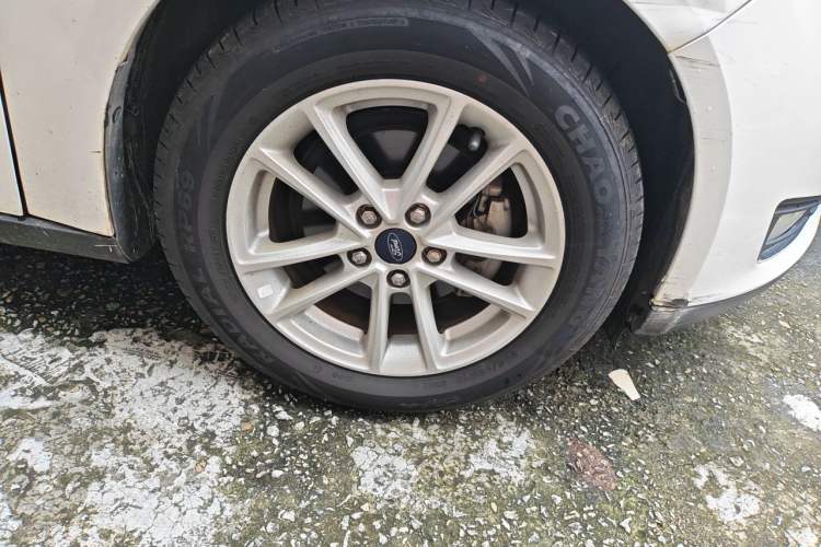 Used Ford Focus 2017 Sedan 1.6L Automatic Fashion Edition Smart Drive Version Right Front Wheel Hub