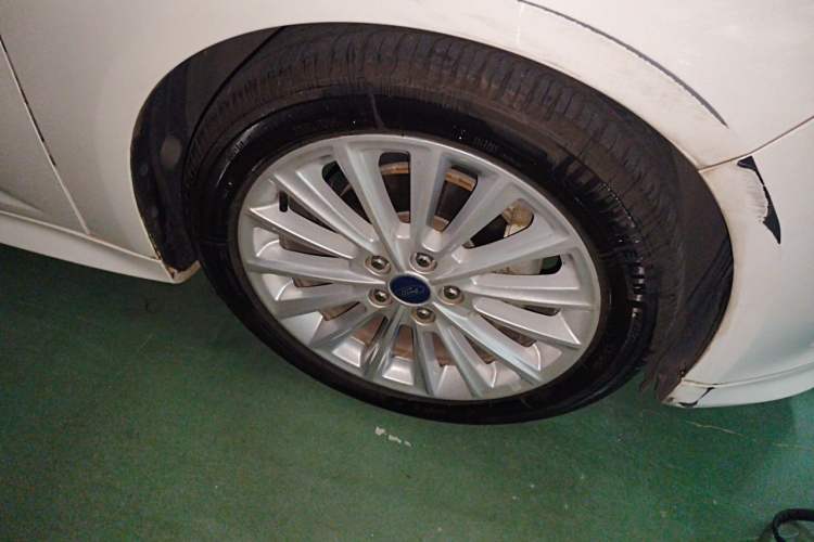 Used Ford Focus 2017 Hatchback EcoBoost 180 Automatic Sport Model Right Front Wheel Hub