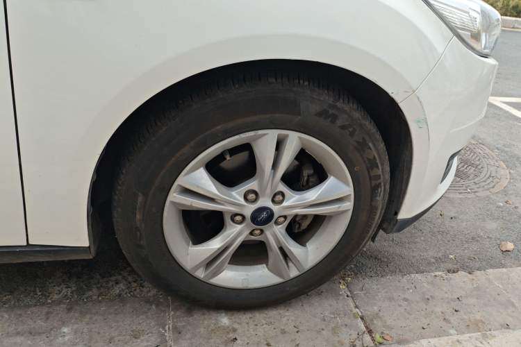 Used Ford Focus 2017 Sedan 1.6L Automatic Comfort Plus SmartDrive Edition Right Front Wheel Hub