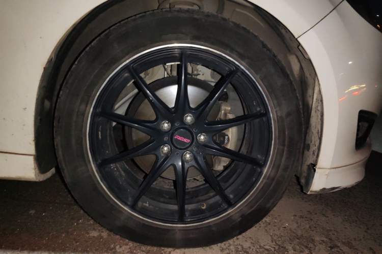 Used Ford Focus 2017 Hatchback EcoBoost 180 Automatic Sport Model Right Front Wheel Hub