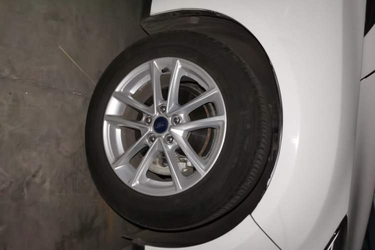 Used Ford Focus 2017 Hatchback 1.6L Automatic Fashion Edition Smart Drive Version Right Front Wheel Hub