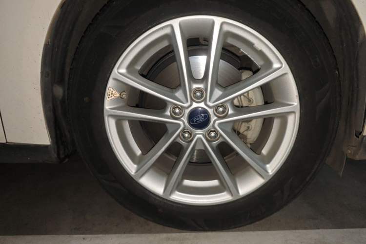 Used Ford Focus 2017 Sedan 1.6L Manual Fashion Edition Smart Drive Version Right Front Wheel Hub