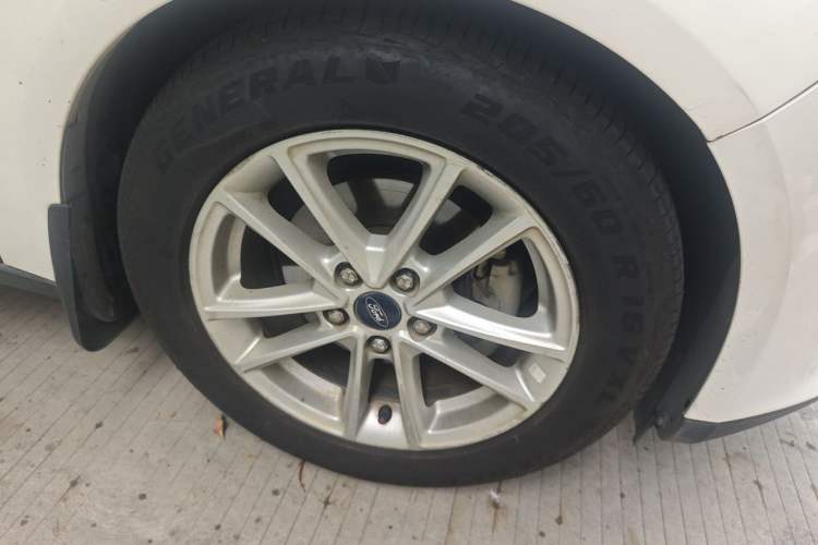 Used Ford Focus 2017 Sedan EcoBoost 180 Automatic Elite Model Right Front Wheel Hub