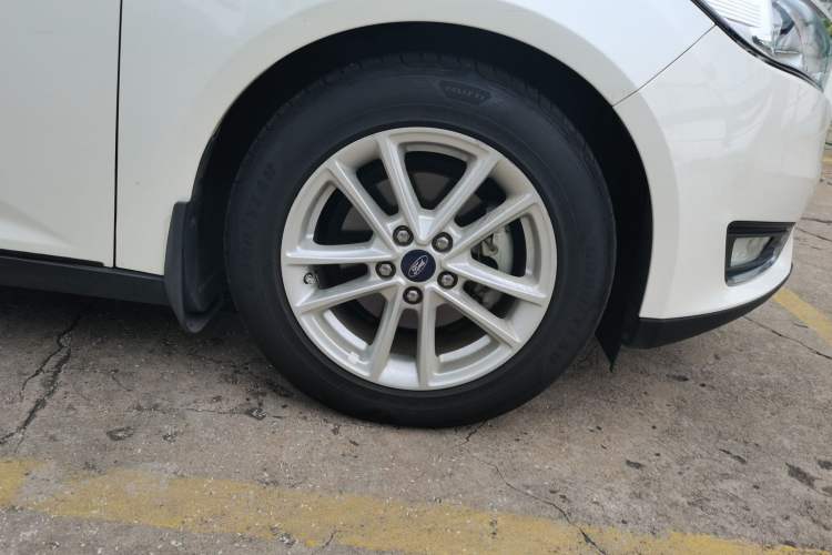 Used Ford Focus 2017 Sedan EcoBoost 180 Automatic Elite Model Right Front Wheel Hub