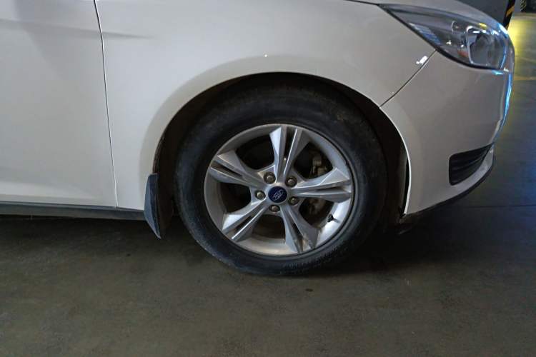 Used Ford Focus 2017 Sedan 1.6L Automatic Comfort Plus SmartDrive Edition Right Front Wheel Hub