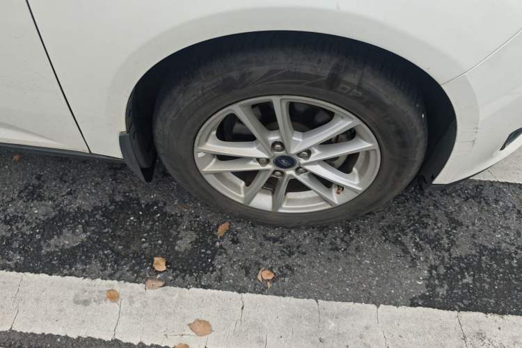 Used Ford Focus 2017 Sedan 1.6L Automatic Fashion Edition Smart Drive Version Right Front Wheel Hub
