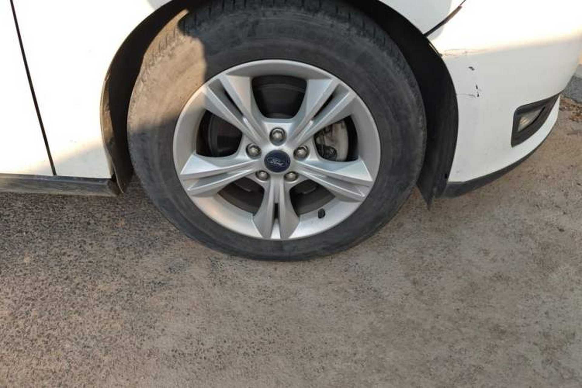 Used Ford Focus 2017 Sedan 1.6L Automatic Comfort Plus SmartDrive Edition Right Front Wheel Hub