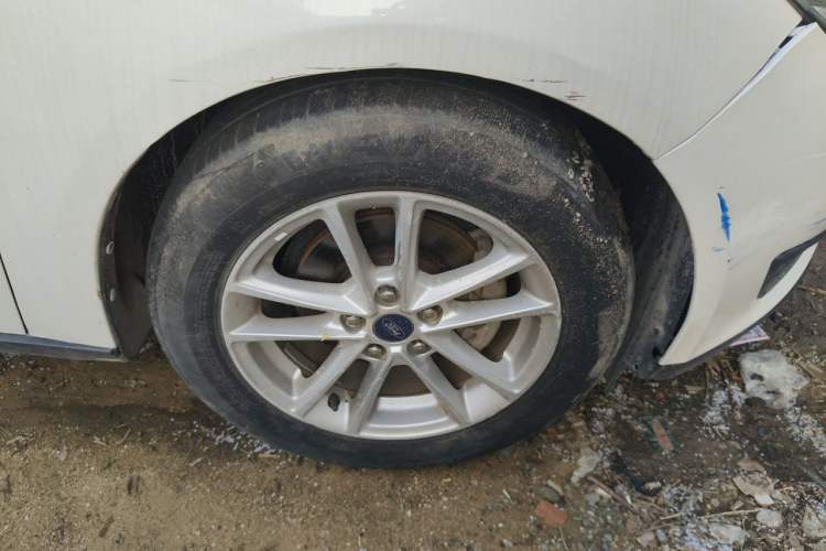 Used Ford Focus 2017 Sedan 1.6L Automatic Fashion Edition Smart Drive Version Right Front Wheel Hub