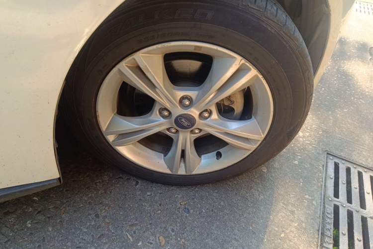 Used Ford Focus 2017 Sedan 1.6L Manual Comfort Plus SmartDrive Edition Right Front Wheel Hub