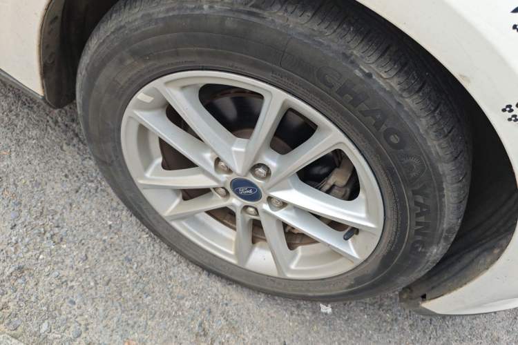 Used Ford Focus 2017 Sedan 1.6L Automatic Fashion Edition Smart Drive Version Right Front Wheel Hub