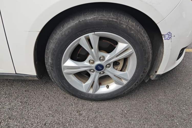 Used Ford Focus 2017 Sedan 1.6L Automatic Comfort Plus SmartDrive Edition Right Front Wheel Hub