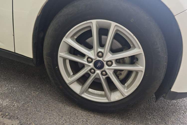 Used Ford Focus 2017 Hatchback 1.6L Automatic Fashion Edition Smart Drive Version Right Front Wheel Hub