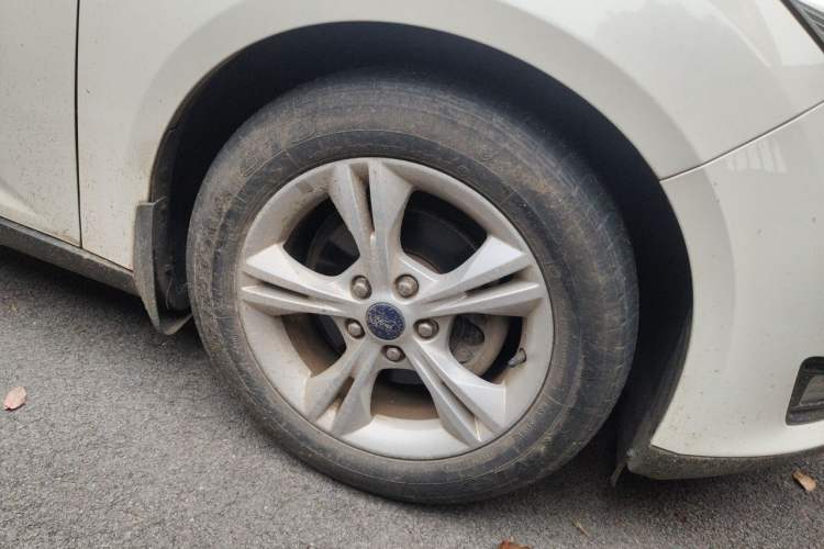 Used Ford Focus 2017 Sedan 1.6L Automatic Comfort Plus SmartDrive Edition Right Front Wheel Hub