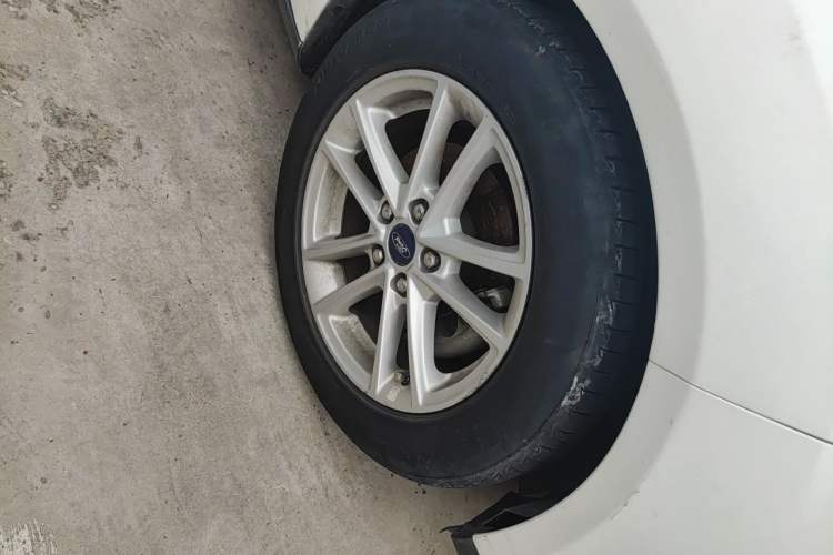 Used Ford Focus 2017 Hatchback EcoBoost 180 Automatic Elite Model Right Front Wheel Hub