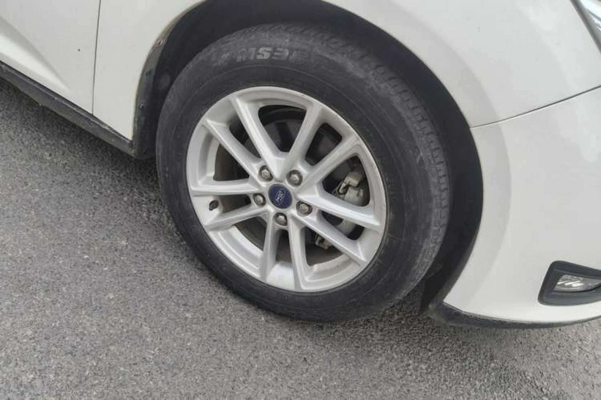 Used Ford Focus 2017 Sedan 1.6L Automatic Fashion Edition Smart Drive Version Right Front Wheel Hub
