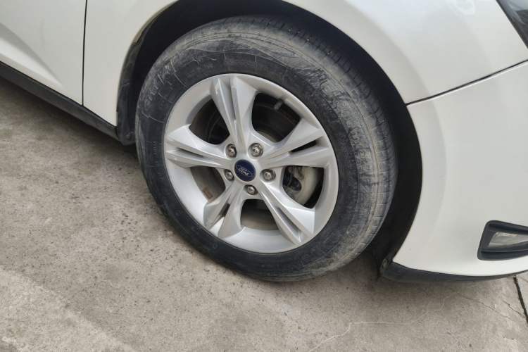 Used Ford Focus 2017 Sedan 1.6L Manual Comfort Plus SmartDrive Edition Right Front Wheel Hub