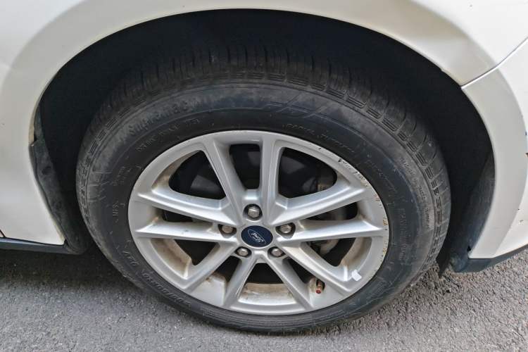Used Ford Focus 2017 Sedan 1.6L Automatic Fashion Edition Smart Drive Version Right Front Wheel Hub