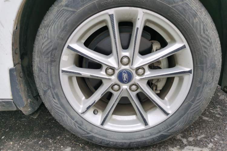 Used Ford Focus 2017 Sedan 1.6L Automatic Fashion Edition Smart Drive Version Right Front Wheel Hub