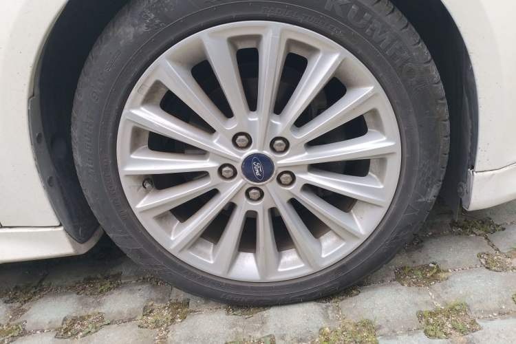 Used Ford Focus 2017 Hatchback EcoBoost 180 Automatic Sport Model Right Front Wheel Hub