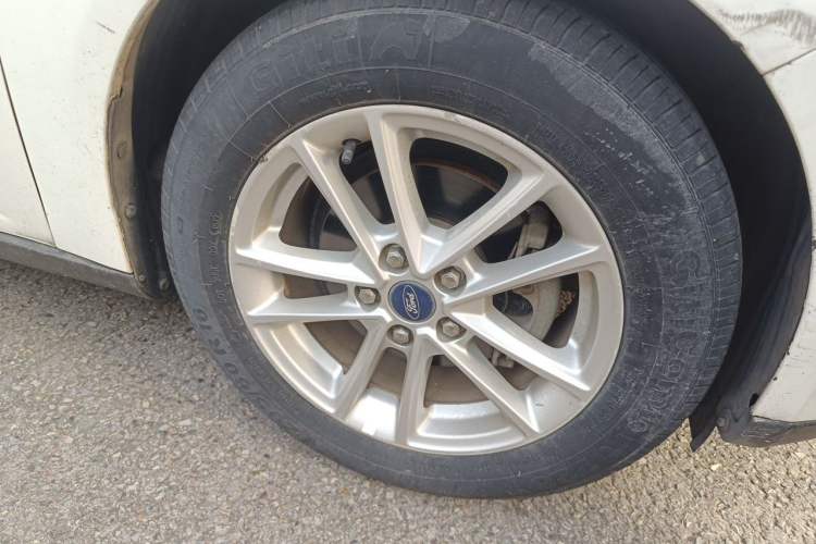 Used Ford Focus 2017 Sedan 1.6L Automatic Fashion Edition Smart Drive Version Right Front Wheel Hub