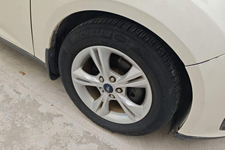 Used Ford Focus 2017 Sedan 1.6L Automatic Comfort Plus SmartDrive Edition Right Front Wheel Hub