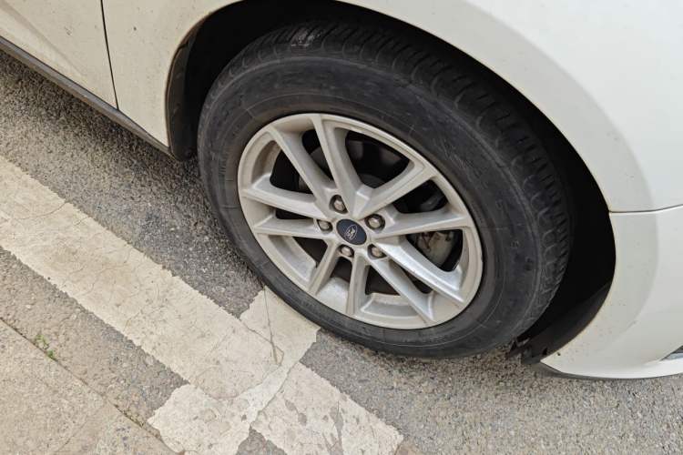 Used Ford Focus 2017 Sedan 1.6L Automatic Fashion Edition Smart Drive Version Right Front Wheel Hub